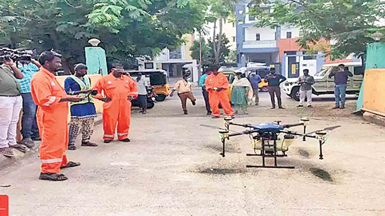 దోమల నియంత్రణకు డ్రోన్లతో పిచికారి