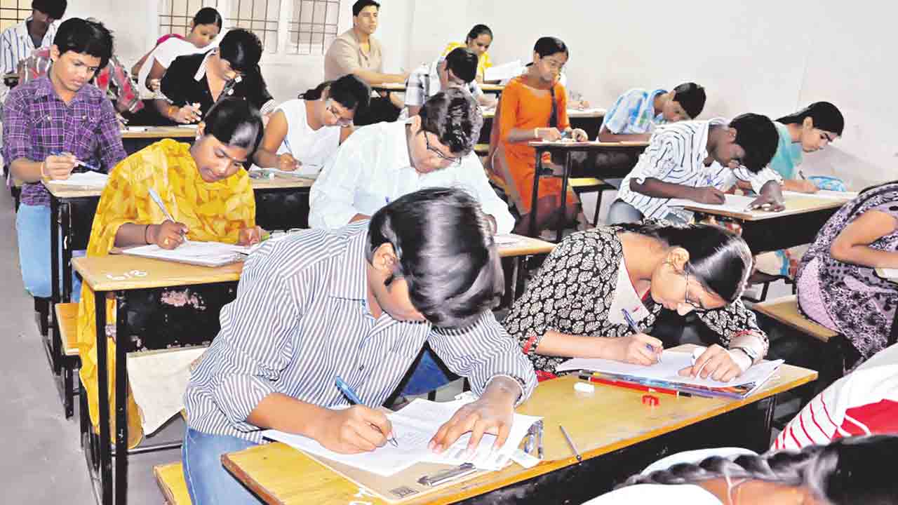 పకడ్బందీగా.. సీసీ కెమెరాలనిఘాలో ఇంటర్ పరీక్షలు