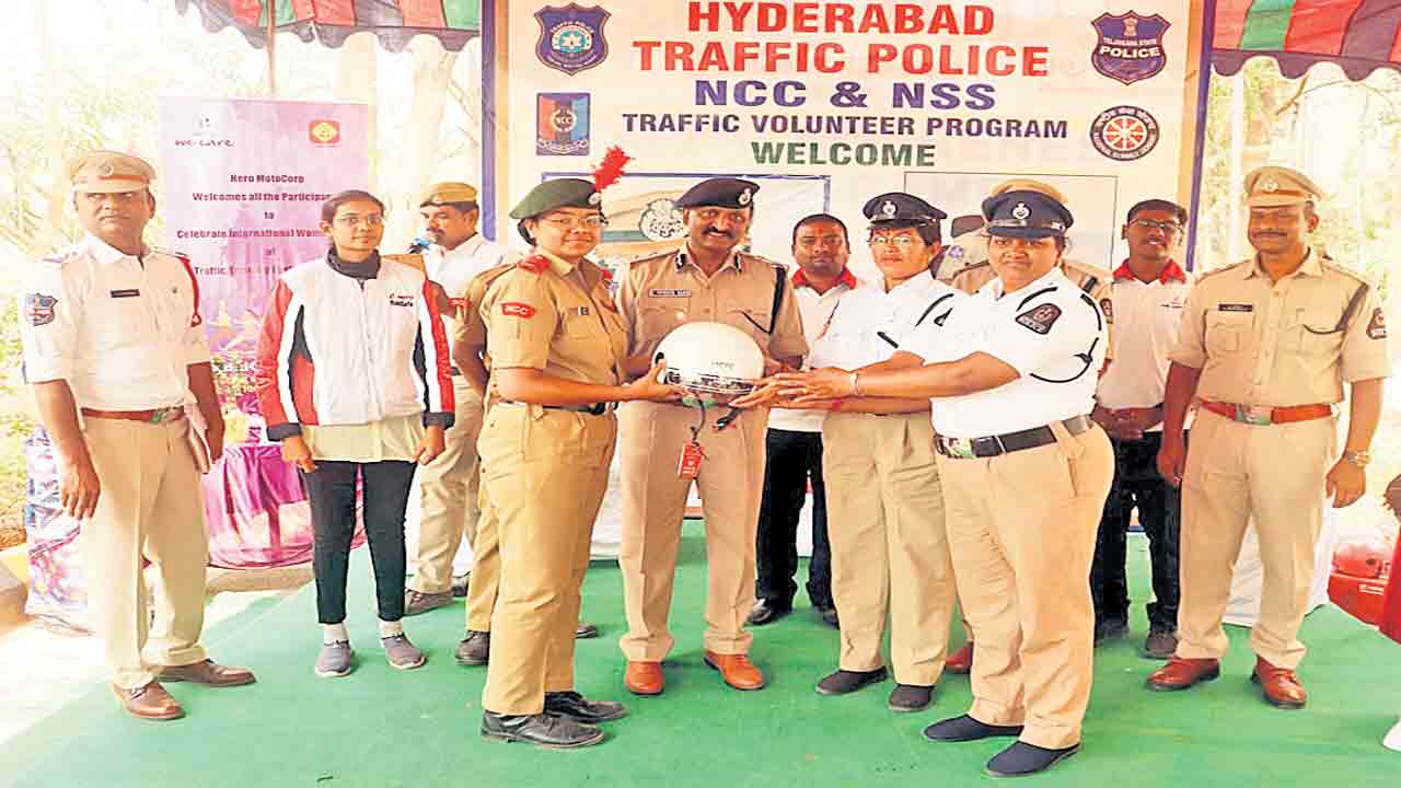 ట్రాఫిక్‌ నిబంధనలు పాటించాలి