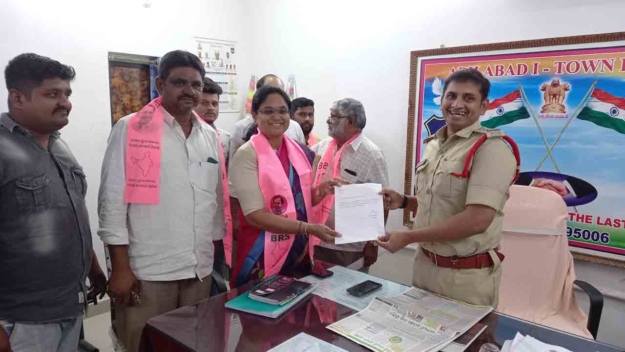 బండి సంజయ్‌పై కఠిన చర్యలు తీసుకోవాలి