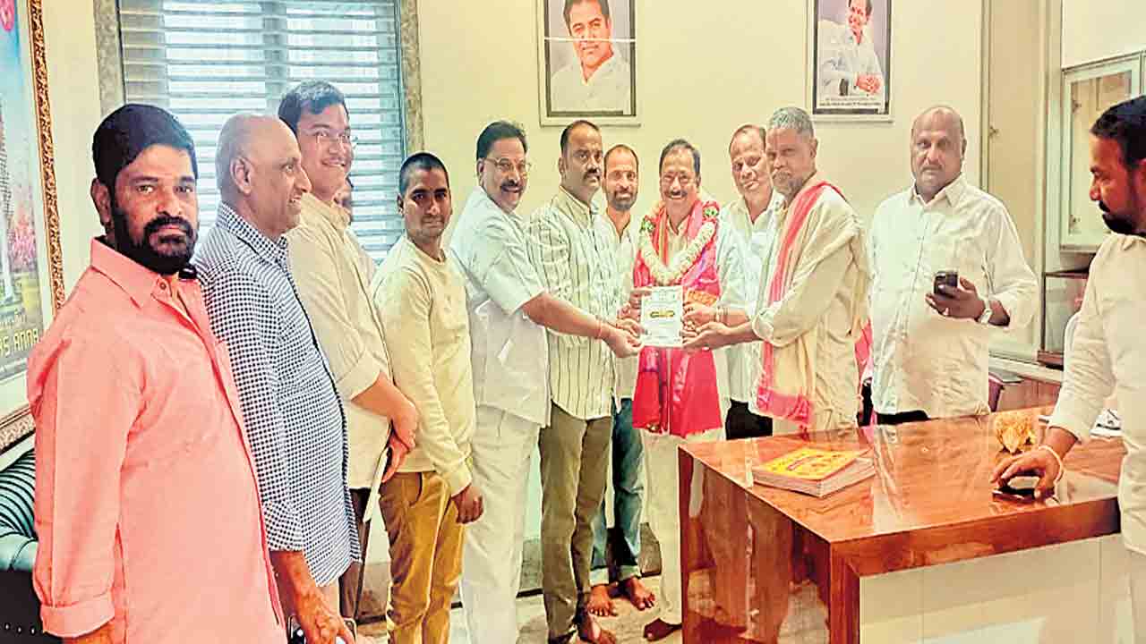 ప్రజా సమస్యలను పరిష్కరిస్తాం