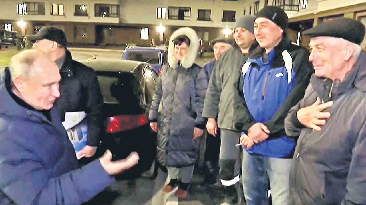 ఆక్రమిత ఉక్రెయిన్‌లో పుతిన్‌ పర్యటన