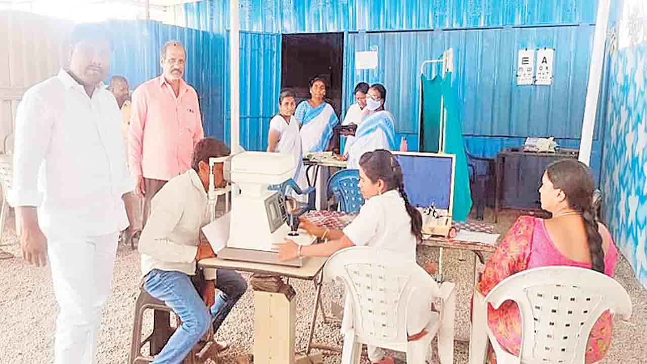 కండ్లల్లో వెలుగులు నిండుగా..