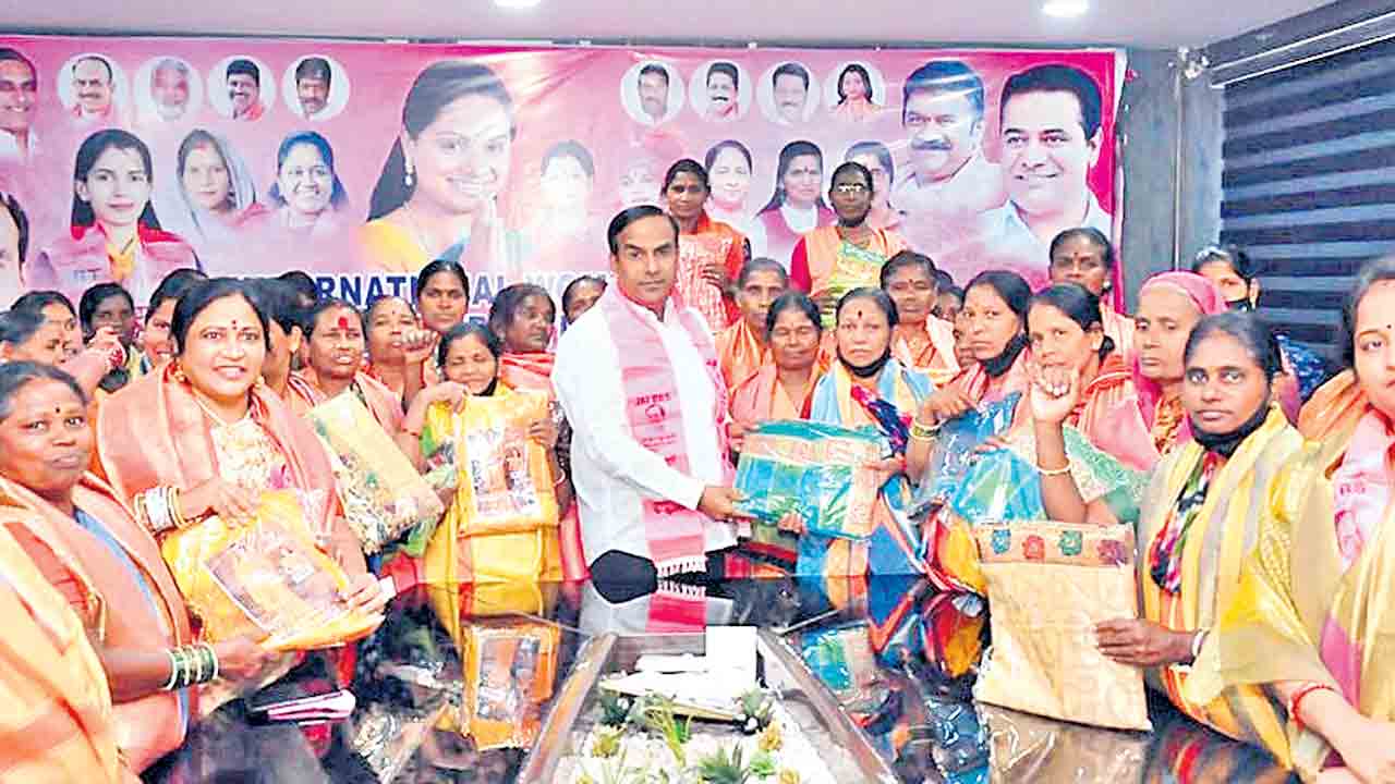 మహిళల సంక్షేమానికి సీఎం కేసీఆర్‌ కృషి