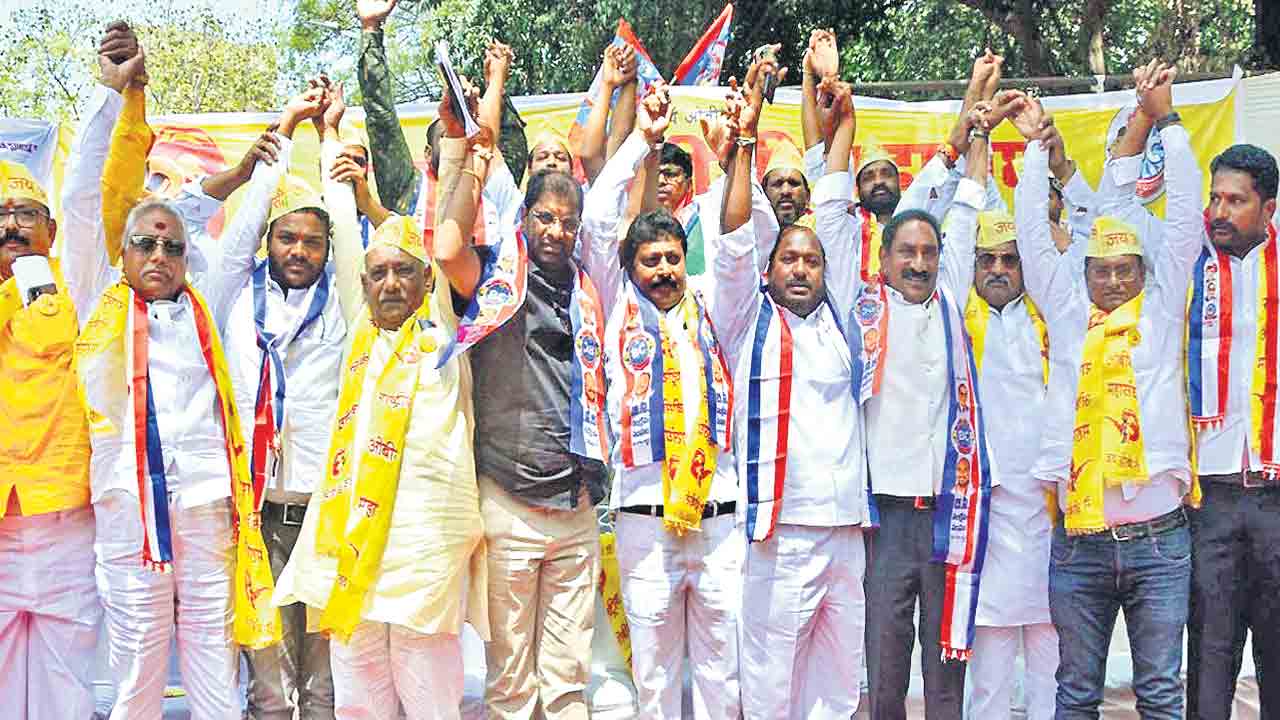 బీసీ బిల్లు పెట్టకుంటే తిరుగుబాటు