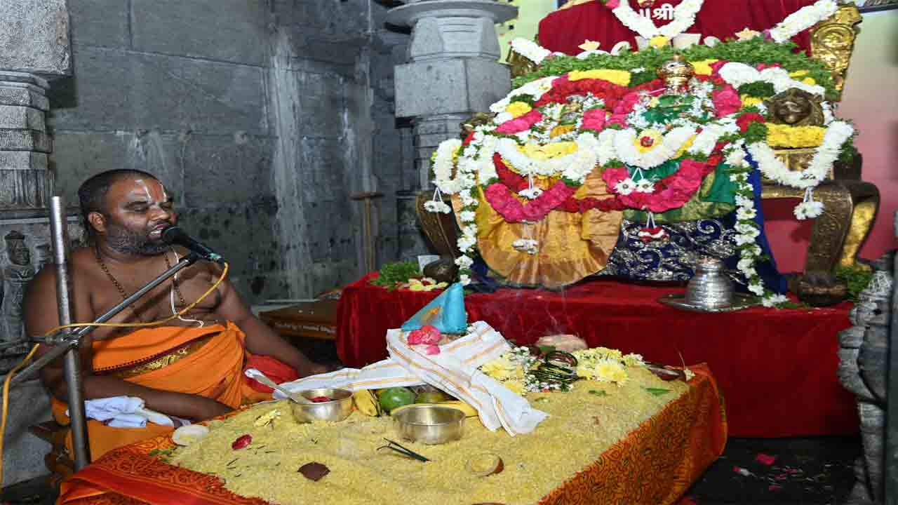 లక్ష్మీనృసింహుడికి సుప్రభాత సేవ