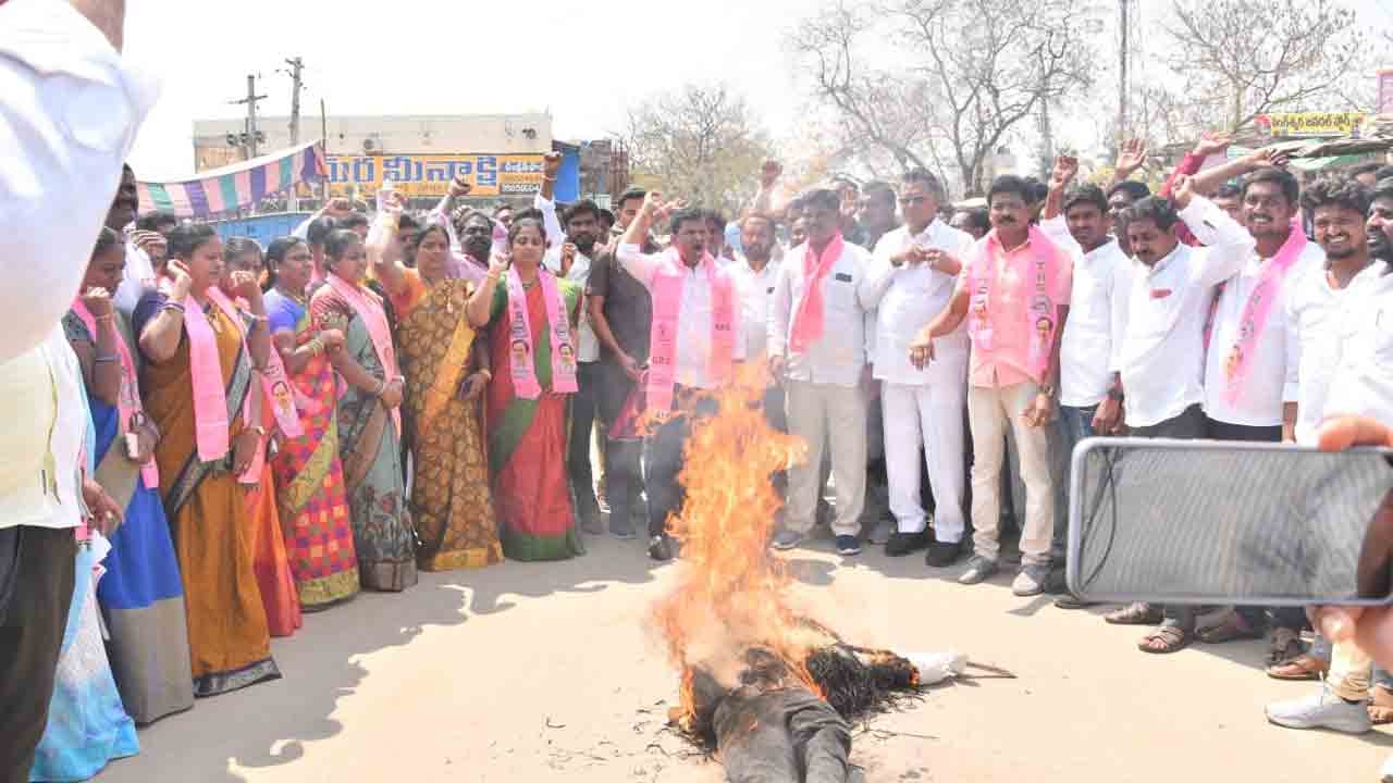 మోదీ సర్కారుపై ఆగ్రహ జ్వాల