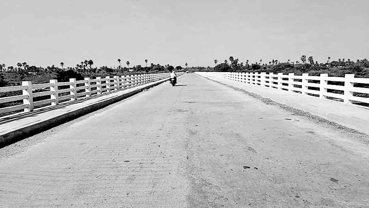 వంతెన వచ్చే.. కష్టాలు తొలగే