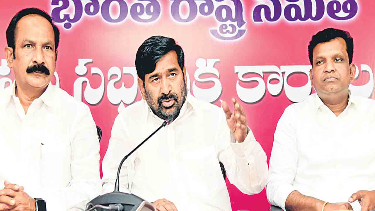 మోదీ రాజీనామా చేయాలి