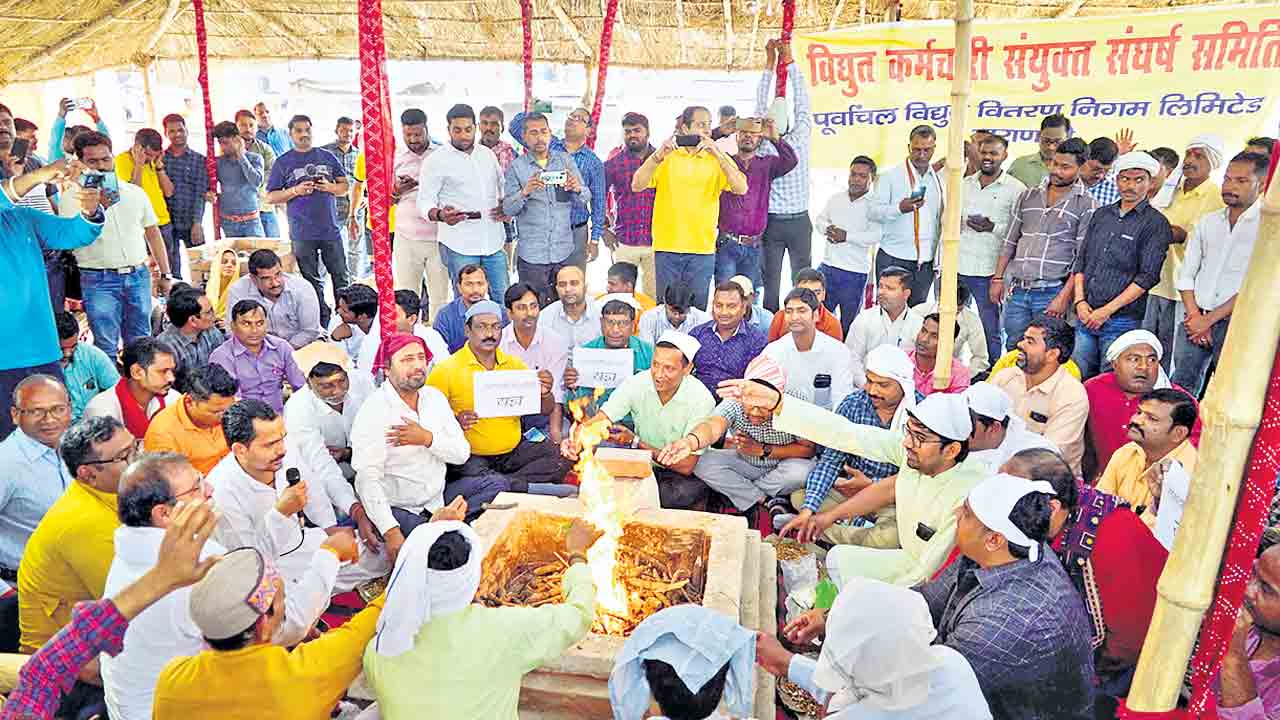 ఉత్తరప్రదేశ్‌లో చీకట్లు!