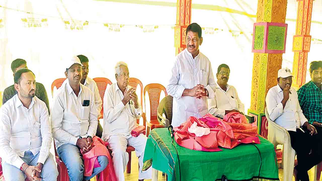 గ్రామాభివృద్ధికి యువత తోడ్పడాలి