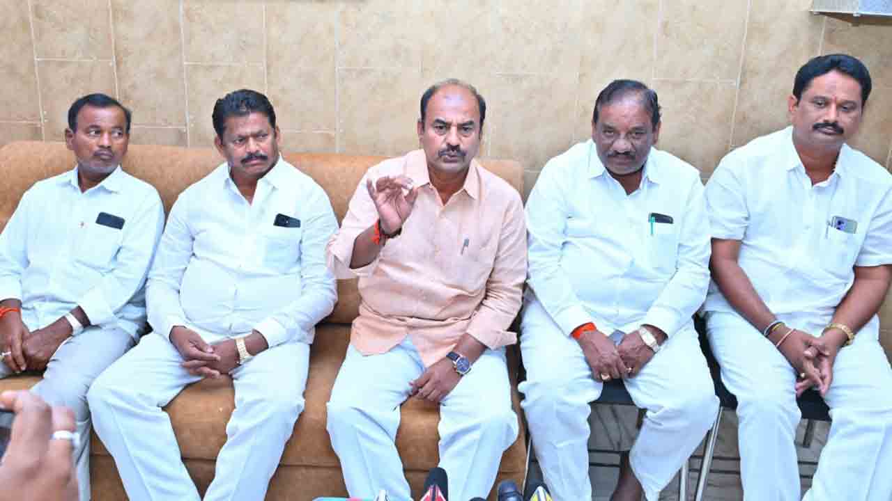 డీకే అరుణ పొలిటికల్‌ టూరిస్టు