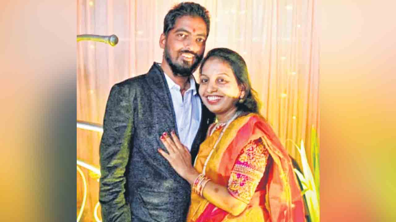 భార్య మరణాన్ని జీర్ణించుకోలేక భర్త ఆత్మహత్య