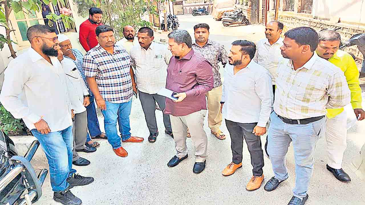 సమస్యలు తెలుసుకొని.. పరిష్కరిస్తున్నాం