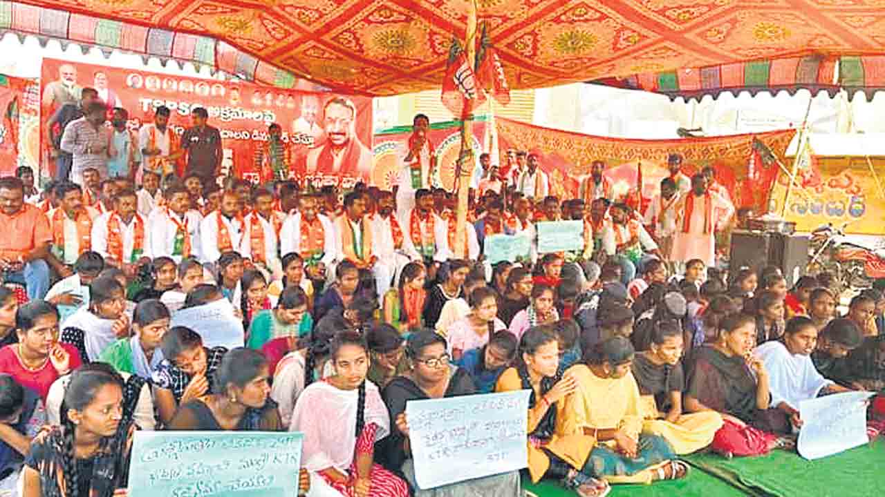 విద్యార్థులతో బీజేపీ రాజకీయం