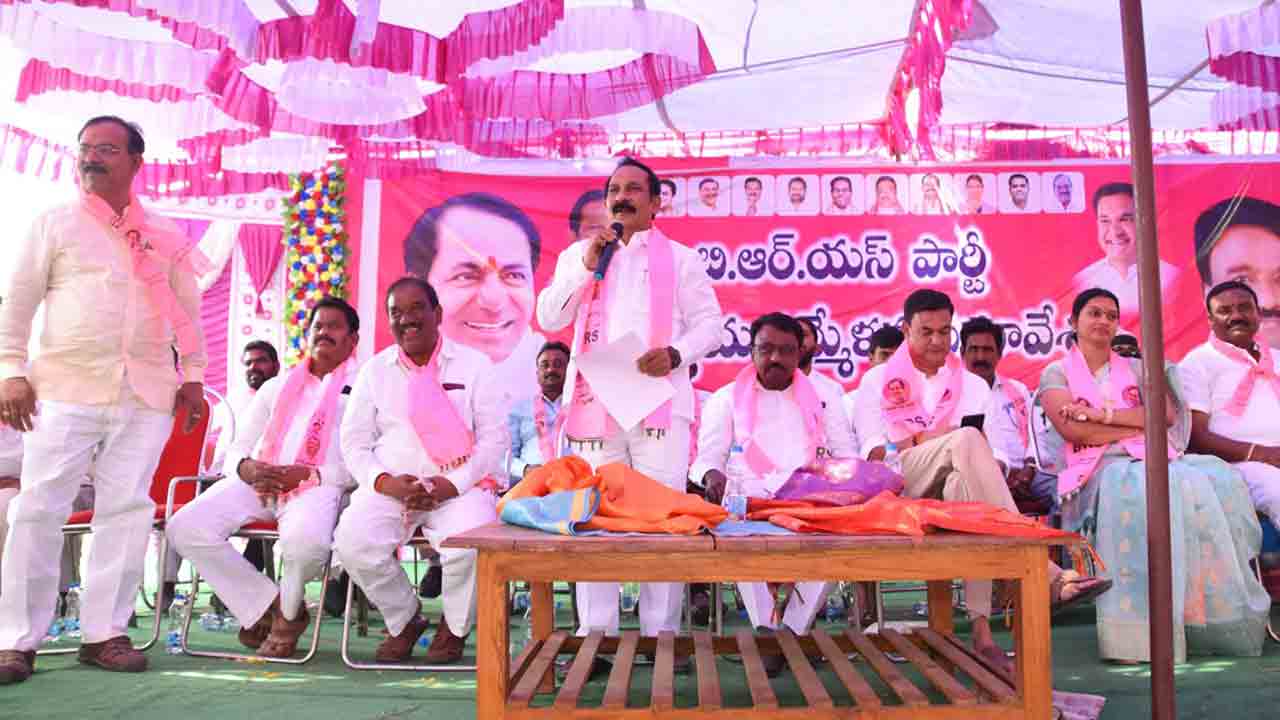 బీఆర్‌ఎస్‌ జెండా.. పేదలకు అండ