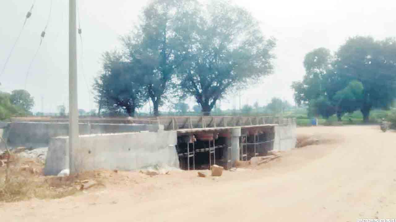 బ్రిడ్జి నిర్మాణంతో తీరనున్న కష్టాలు