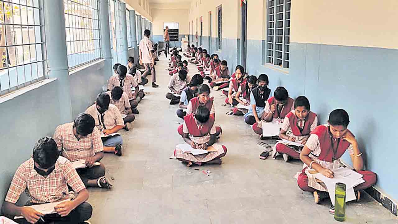 పదోతరగతి విద్యార్థులకు ప్రత్యేక శిక్షణ