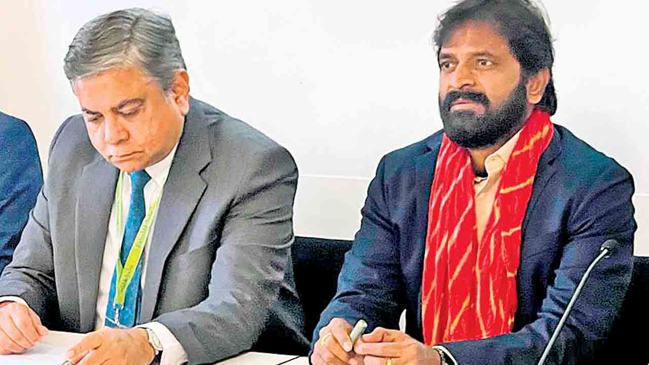 ప్రపంచ పర్యాటకులను తెలంగాణకు రప్పించండి