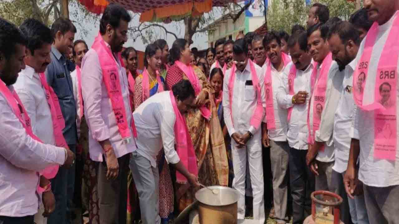 గ్యాస్‌ ధర వెంటనే తగ్గించాలి