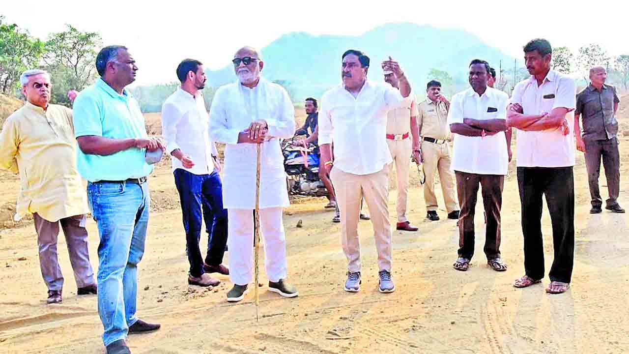 యోగా కేంద్రానికి మంత్రి వారసత్వ భూమి