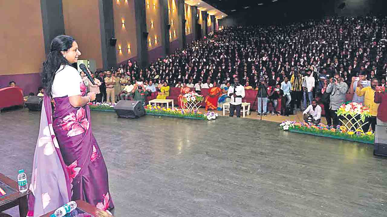 MLC Kavitha | 33% రిజర్వేషన్‌ కోసం కొట్లాడండి.. ఎమ్మెల్సీ కల్వకుంట్ల కవిత పిలుపు