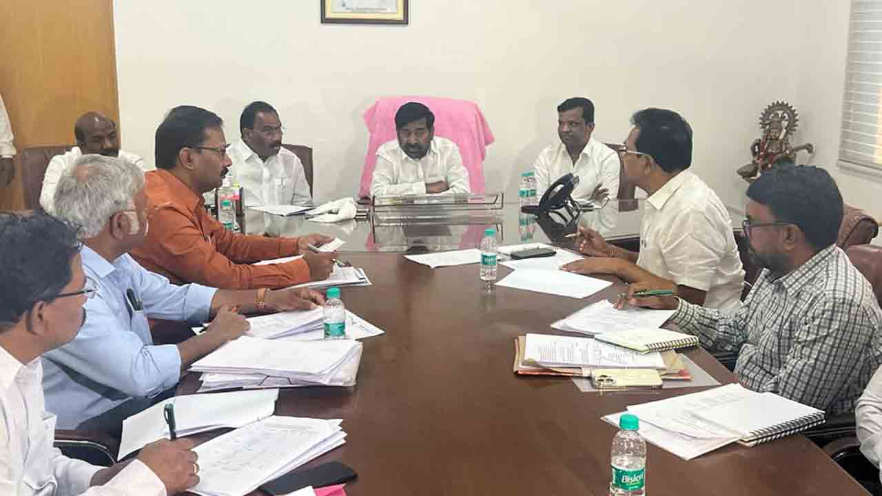 అభివృద్ధిలో వేగం పెంచాలి