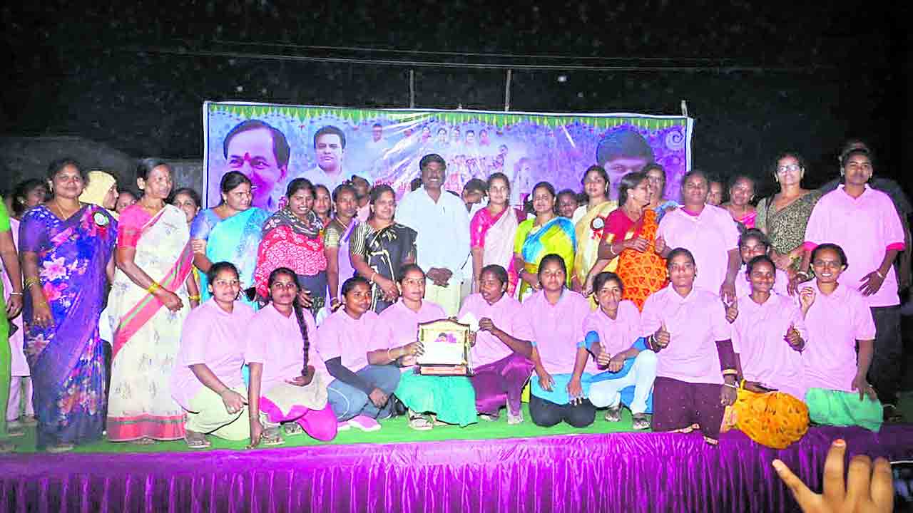 క్రీడలు స్నేహభావాన్ని పెంపొందిస్తాయి