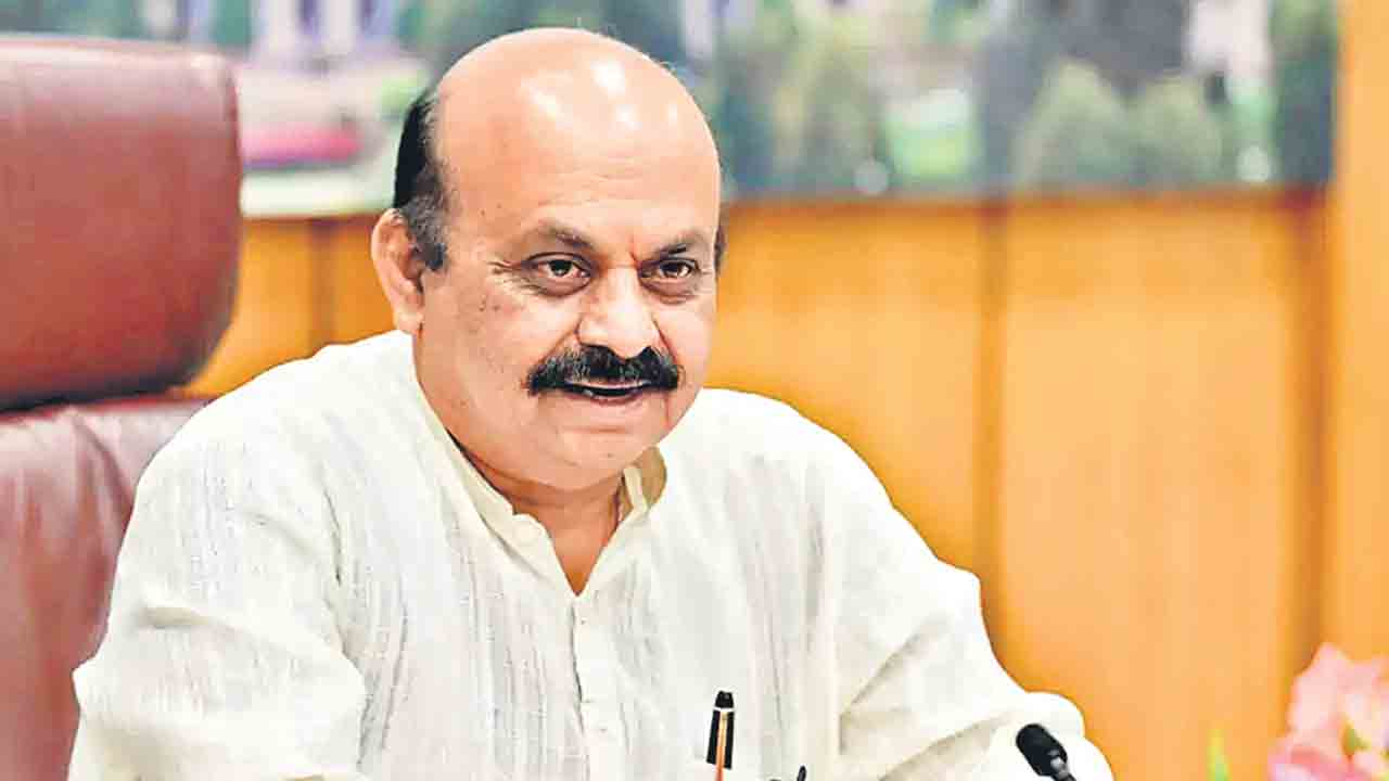 ఎన్నికలకు ముందు నిధుల వర్షం