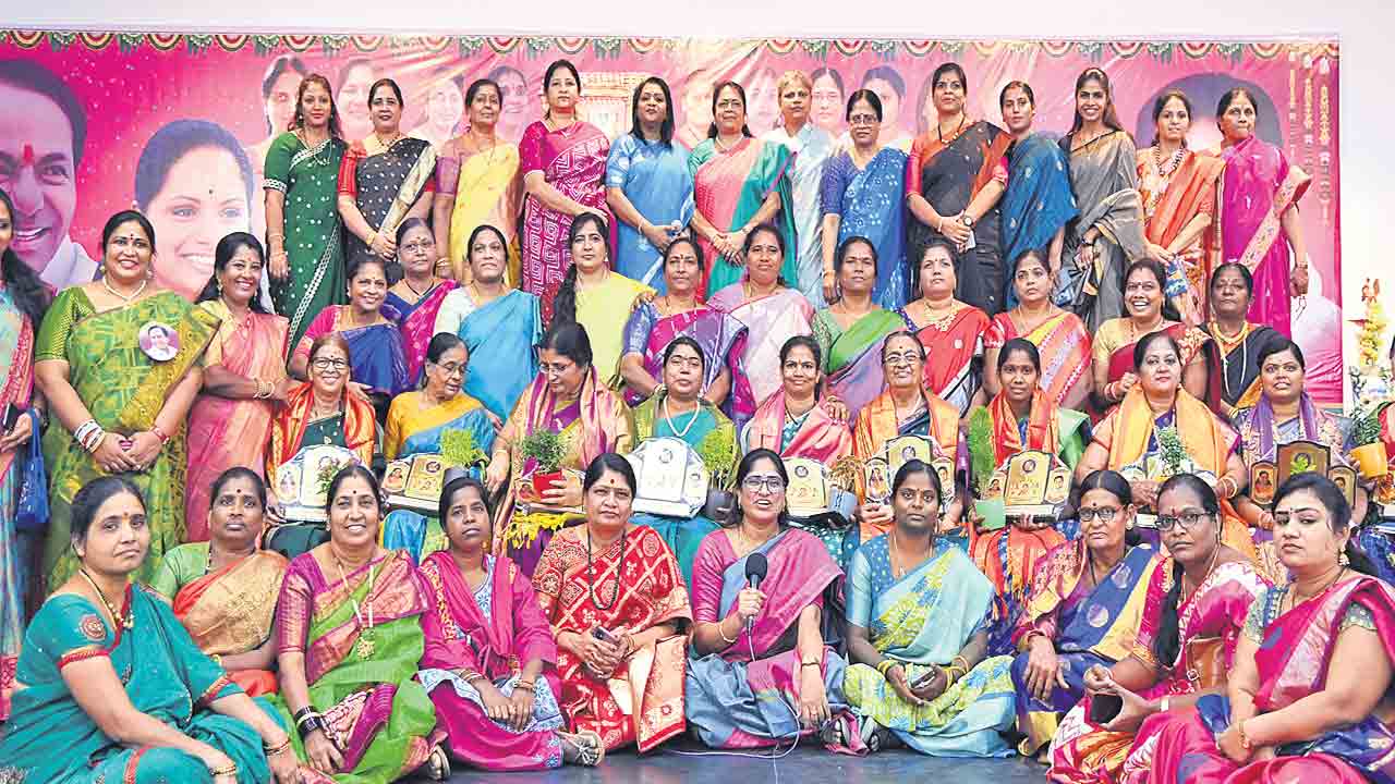 పార్లమెంటులో ‘మహిళా బిల్లు’ పెట్టాలి