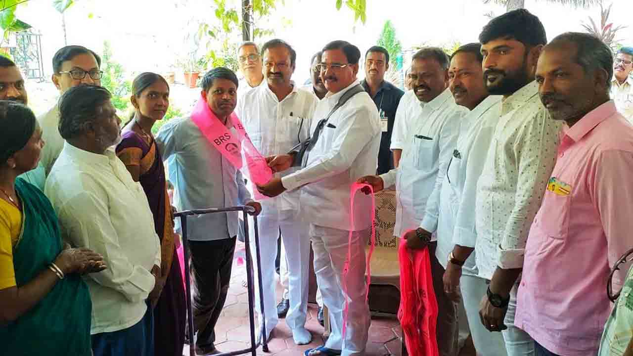 రైతులను చైతన్యం చేయాలి