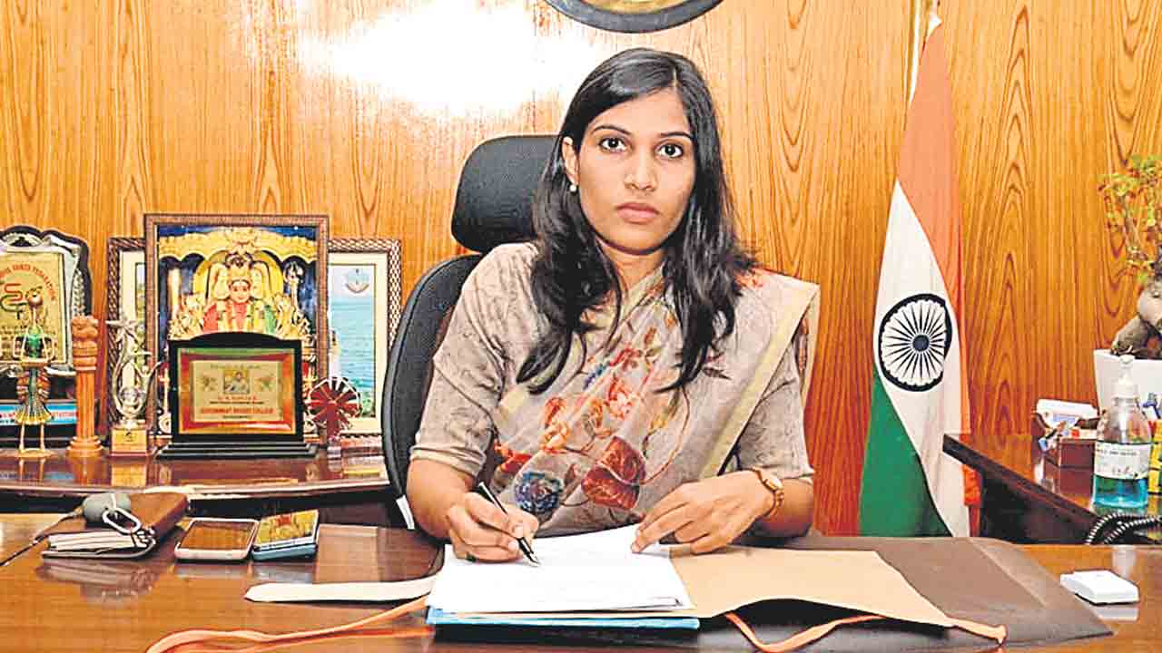 వరంగల్‌ కలెక్టర్‌గా ప్రావీణ్య