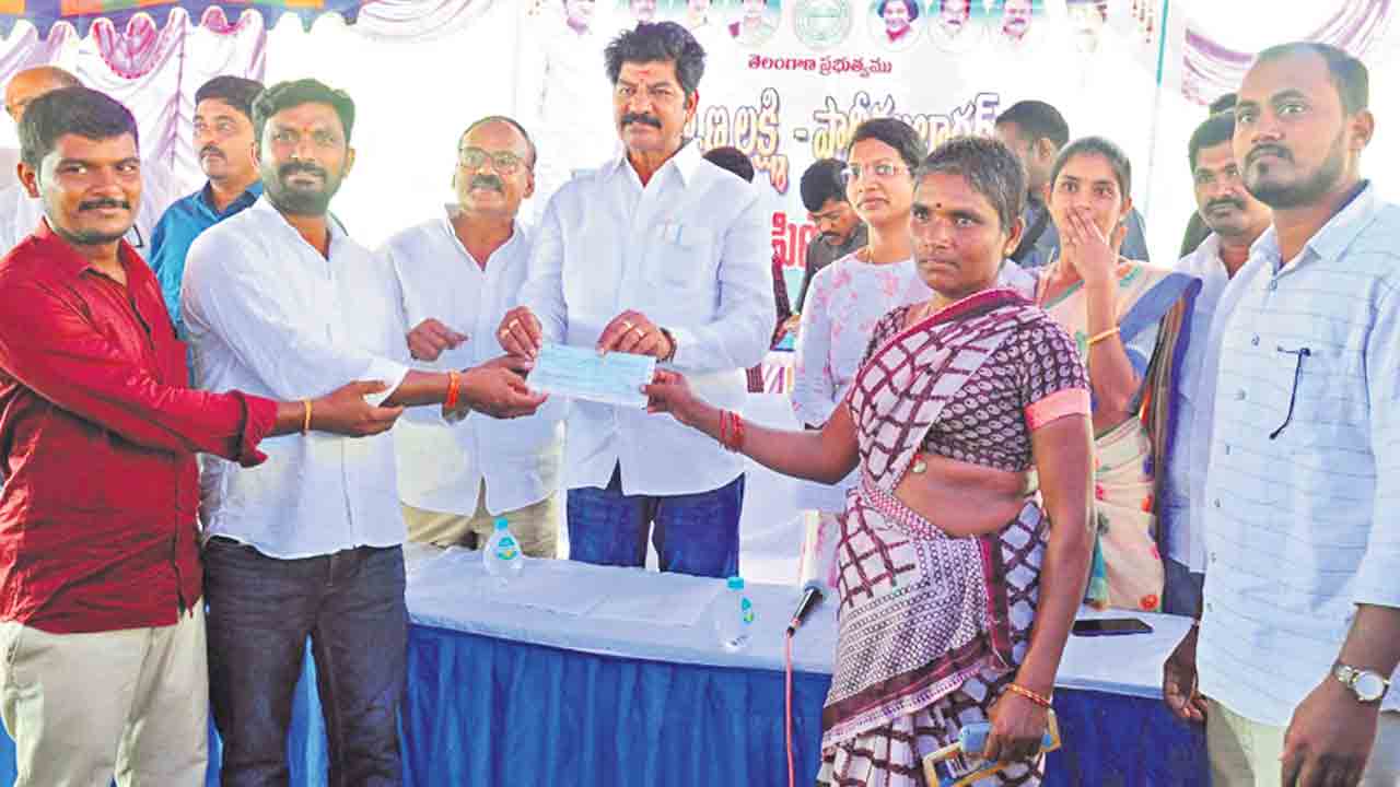 ఒకే ఇంట్లో ముగ్గురికి కల్యాణలక్ష్మి