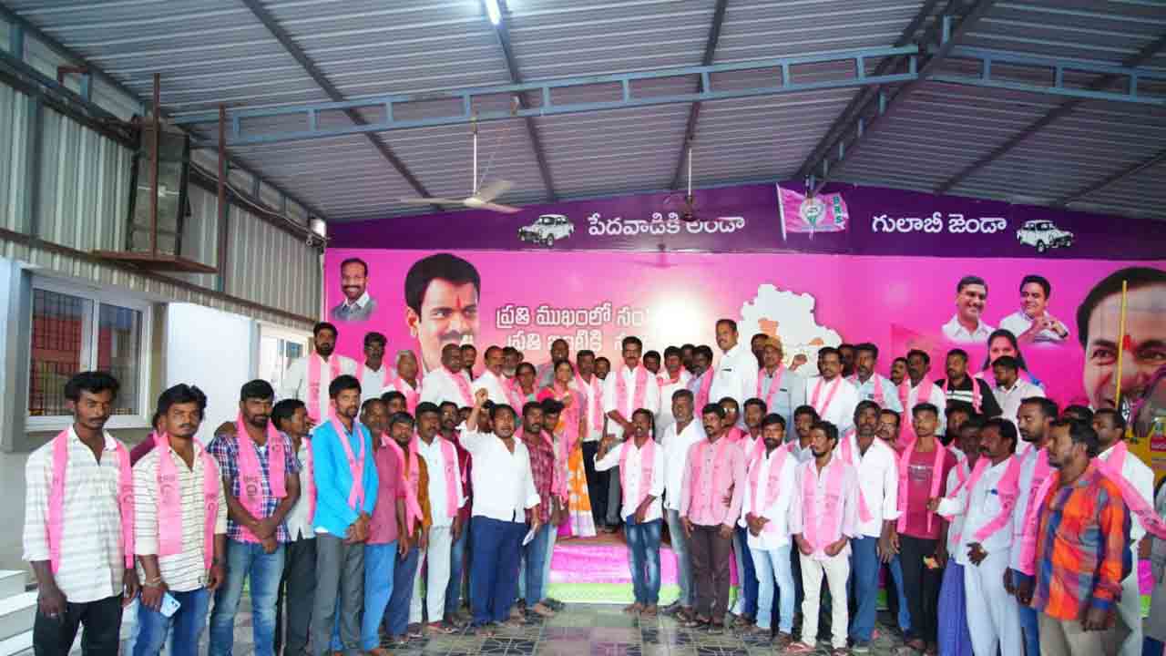 అభివృద్ధికి ఆకర్షితులై..