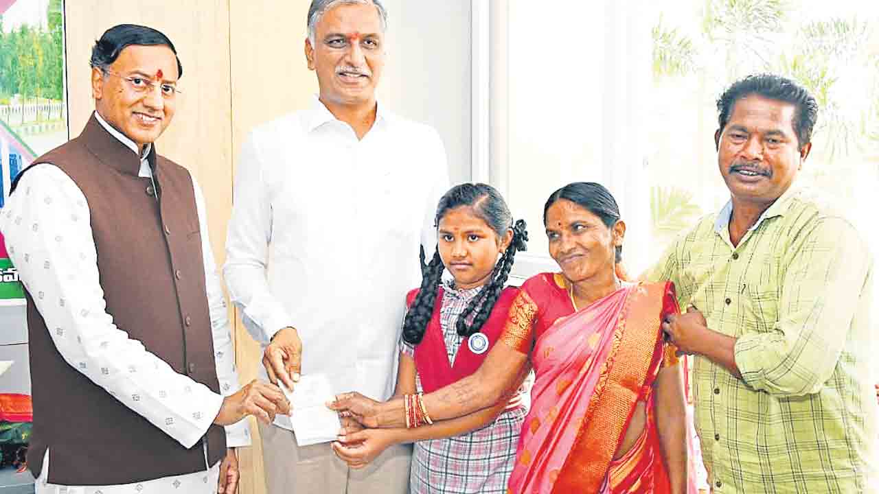 Dr. Raghuram | ఆడబిడ్డలకు అండగా డాక్టర్ రఘురాం.. ‘సుకన్య సమృద్ధి యోజన కింద రూ.10 లక్షల సాయం అందజేత