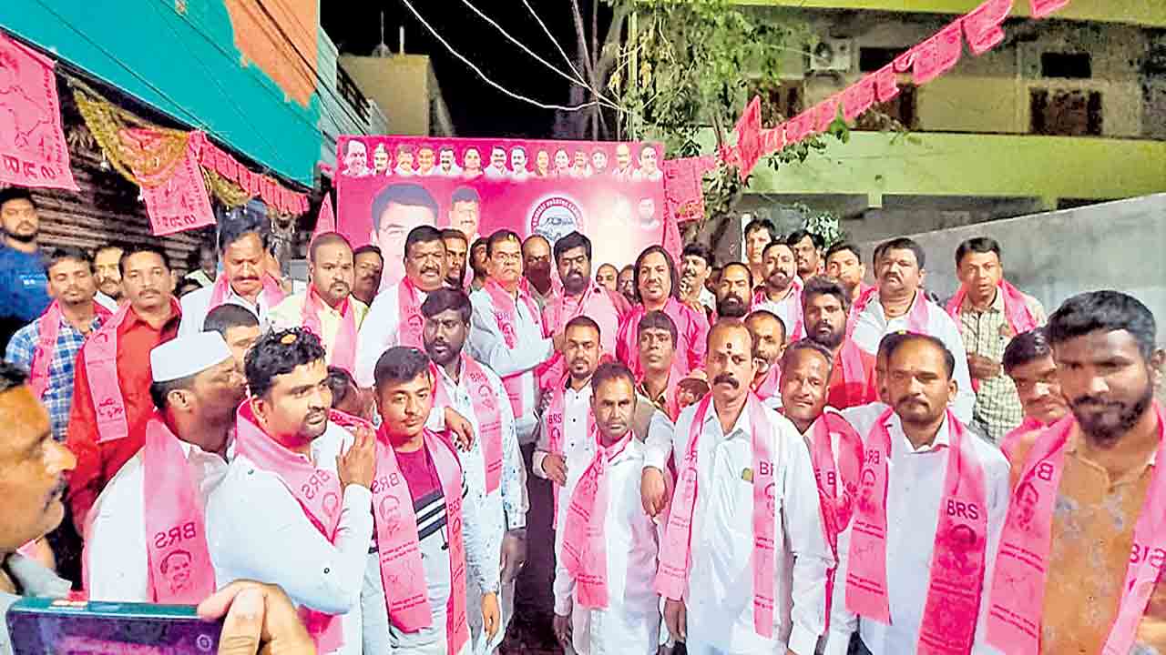 బీఆర్‌ఎస్‌లోకి ‘బీజేపీ జెండాబస్తీ’ వాసులు