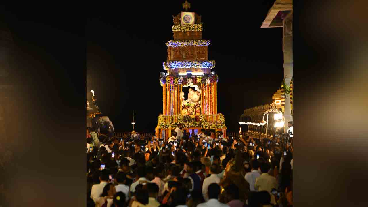 మహావిష్ణువుగా దర్శనమిచ్చిన యాదగిరీశుడు