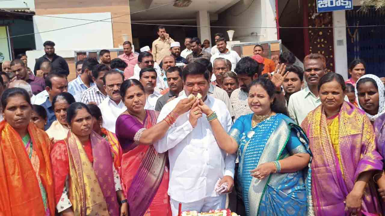 అతివలకు సత్కారం