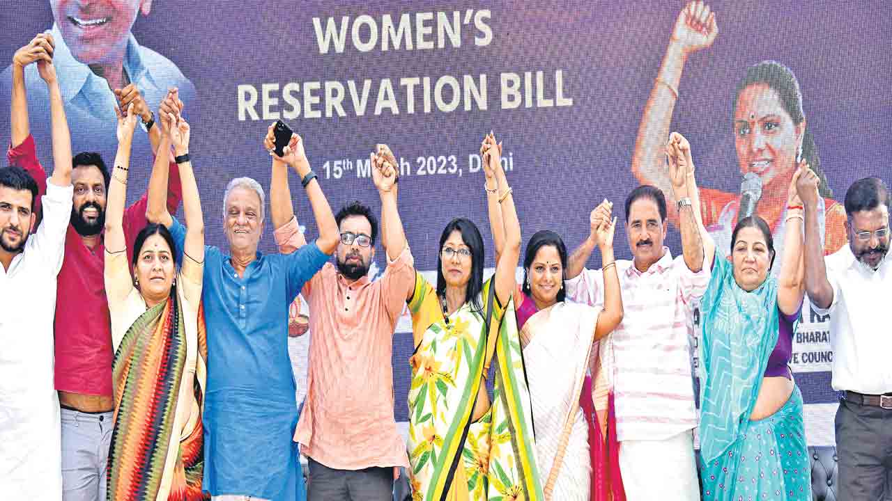 రైతుల తరహాలో మహిళా ఉద్యమం