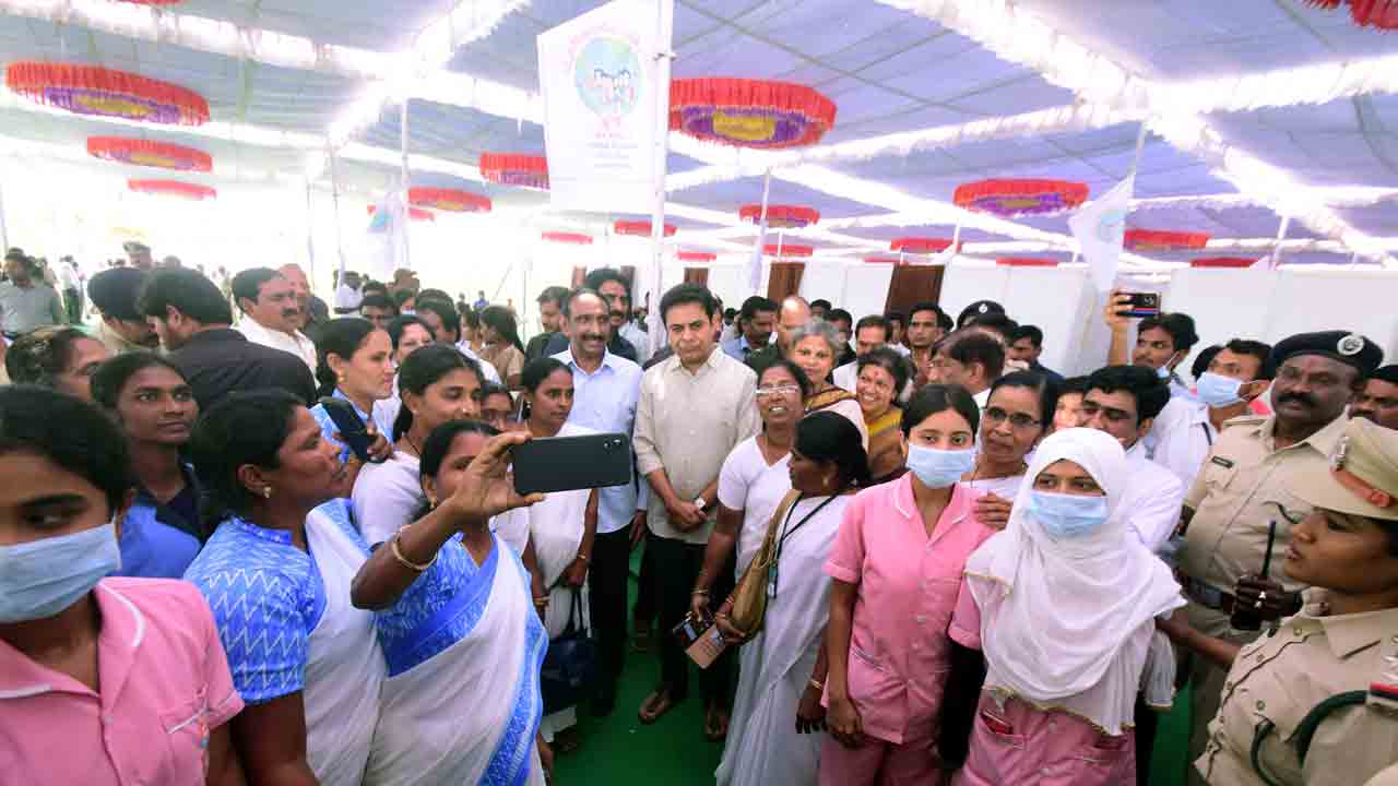 ఏనుగల్లుపై కేటీఆర్ వరాల జల్లు