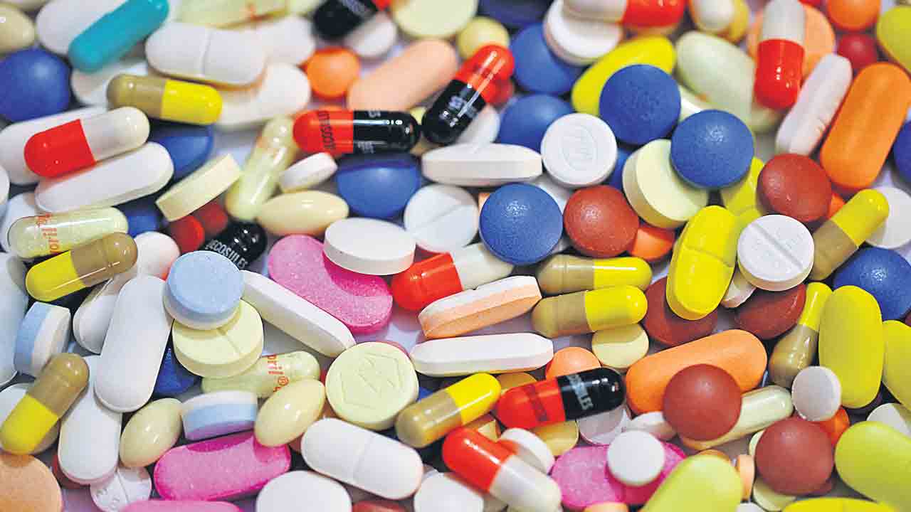 Medicine prices |  ఆరోగ్యంపై ఔషధాఘాతం.. ధరల దరువుతో జనం విలవిల.. కేంద్రం తీరుపై జనాగ్రహం