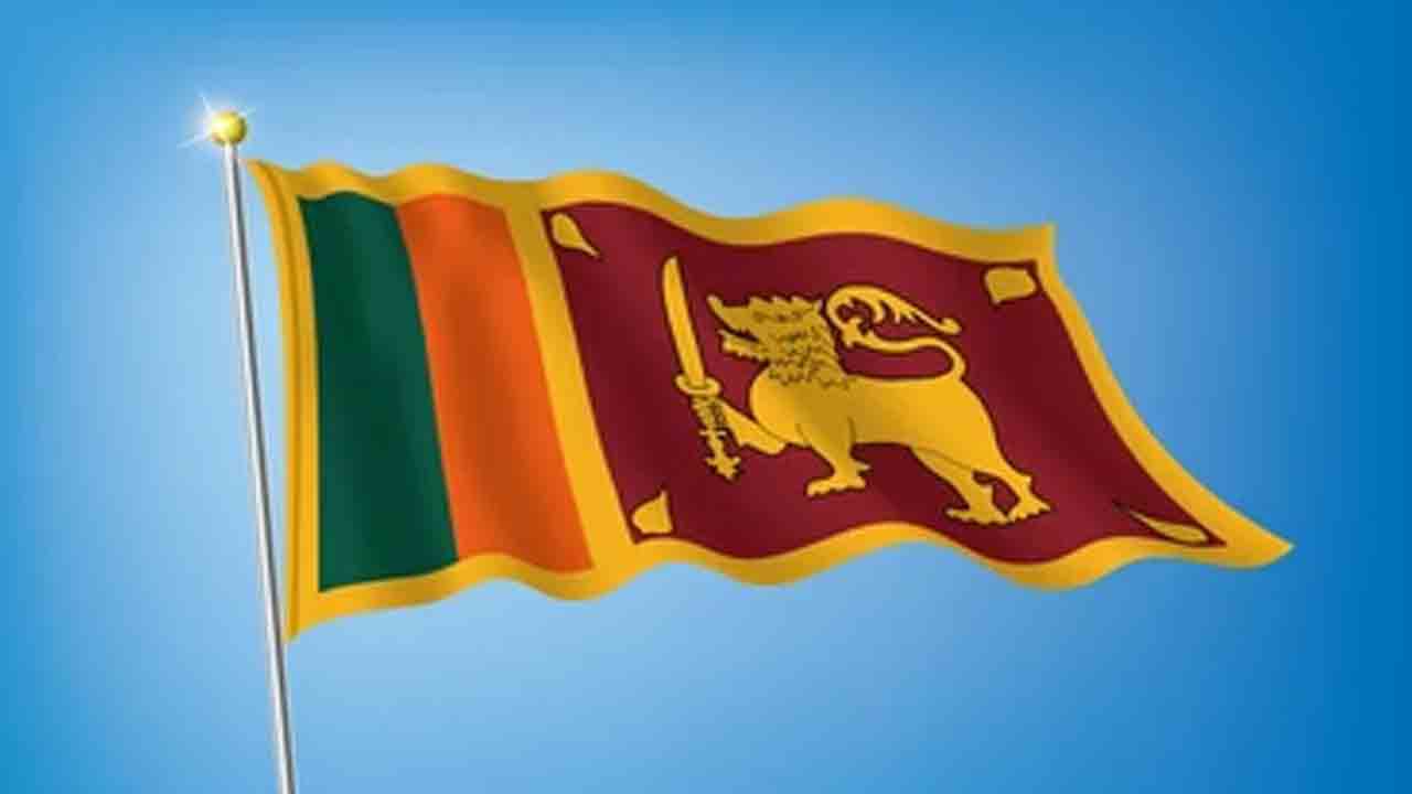 శ్రీలంక 305/6