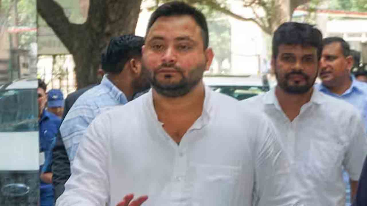 తేజస్వీ ఇంట్లో ఈడీ సోదాలు