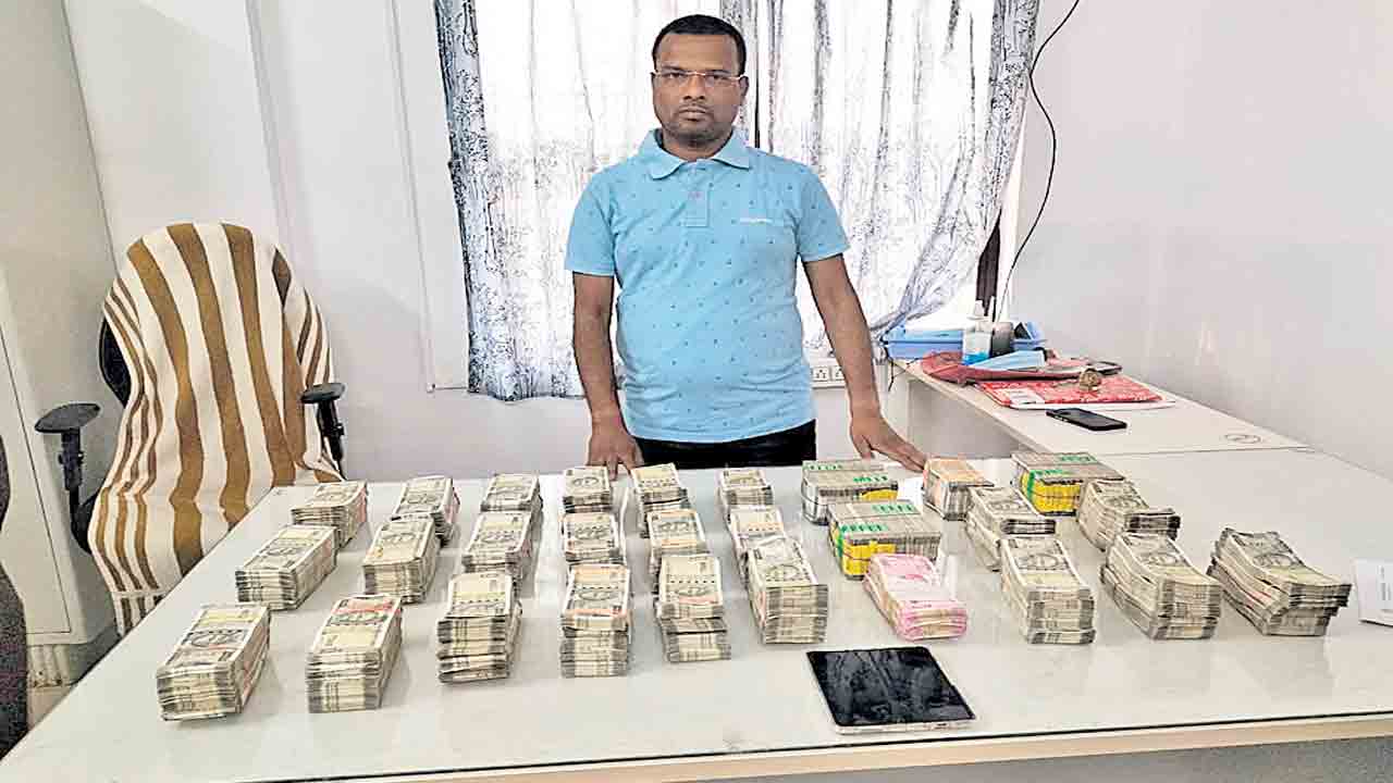 టీ తాగమని.. రూ.80 లక్షలతో పరార్‌