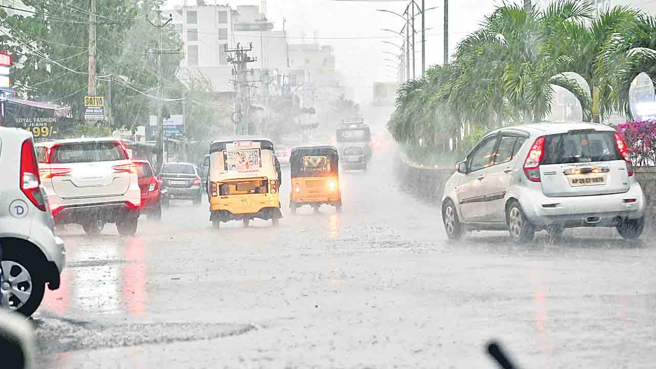 దంచికొట్టిన వాన