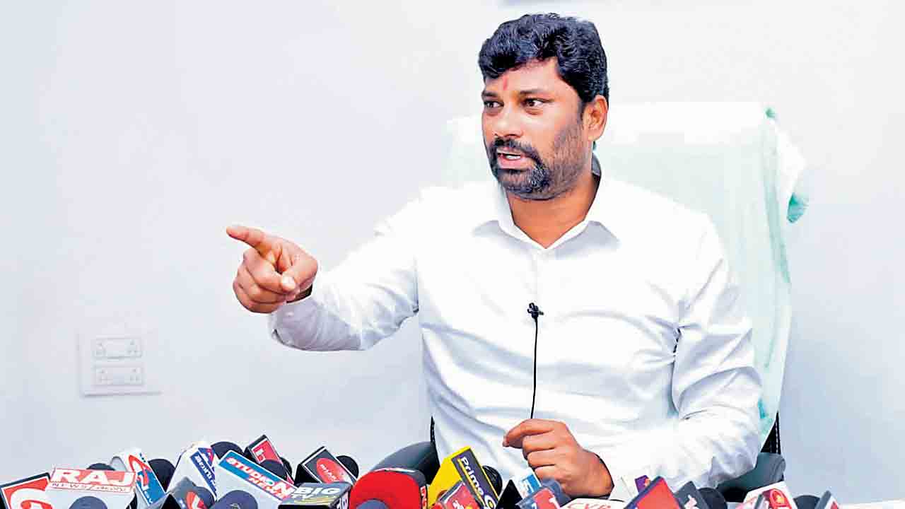 బ్లాక్‌మెయిల్‌కు పేటెంట్‌ రేవంత్‌రెడ్డి