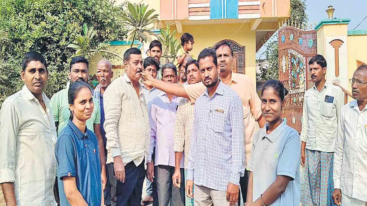 చంద్రబోస్‌ స్వగ్రామంలో సంబురాలు