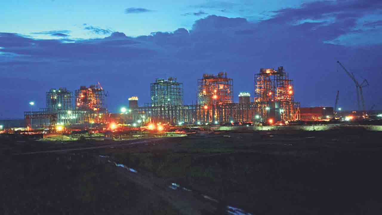 వెనుకబాటును దాటి ప్రగతి వెలుగులు