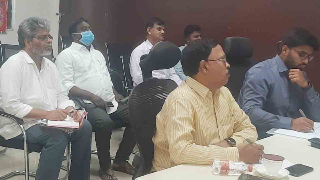 మెడికల్‌ కాలేజీల్లో వసతులు కల్పించాలి