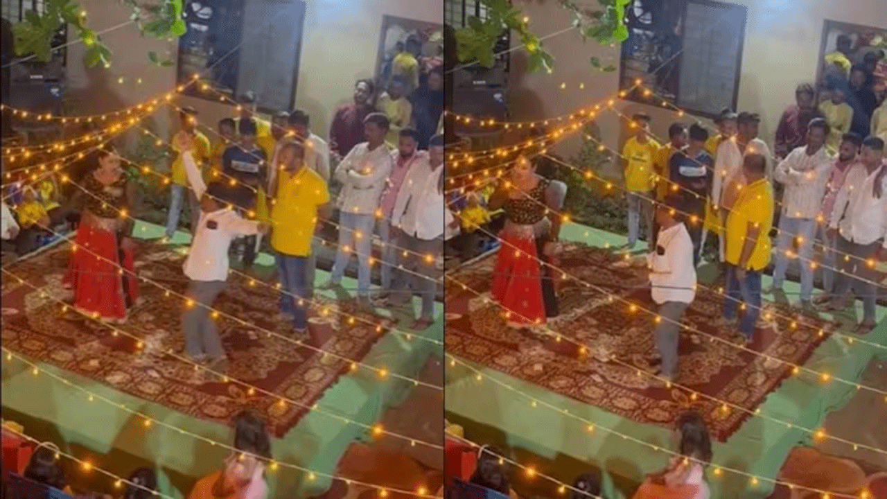 Viral Video | డ్యాన్స‌ర్‌పై డ‌బ్బు వెద‌జ‌ల్లిన కాంగ్రెస్ కార్య‌క‌ర్త‌